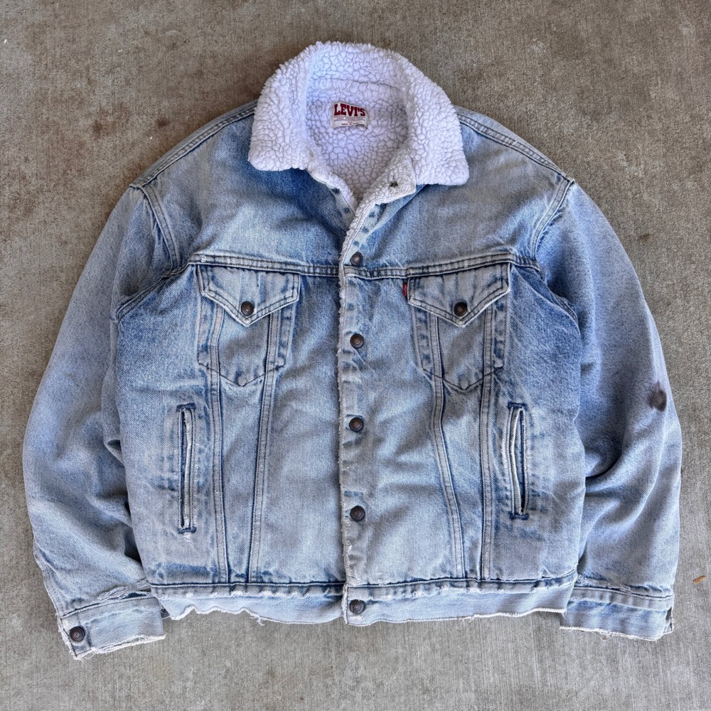 Vintage Levis Sherpa Lined Denim Trucker Jacket Made in USA Light Wash Mens M